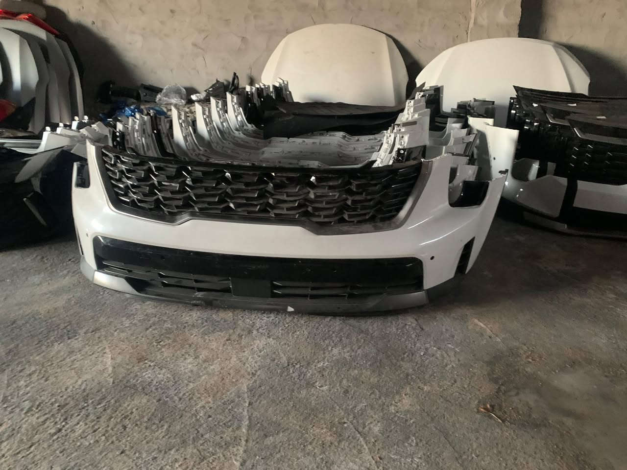 دعاميات اصلي كوري جميع السيارات جمله السعر القطعه لامامي ٢٢٥والخلفي ١٢٥ اصلي تفصيخ البيع جمله اخي الدعاميات كاملات هنه وشبابيكهن موديل ٢٥ و٢٤ و٢٣   الاتصال ‭٠٧٧٣ ٢٤٤ ٦٧٥٠‬مكاني الوركاء عله شارع العام
