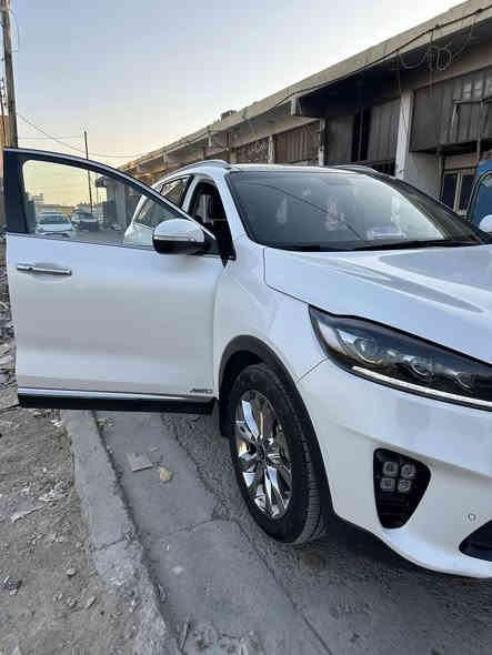 السلام عليكم 
سورنتو 2019 فول مواصفات على اخر حبايه
السياره مكفوله من كل شي كير ومكينه وكشر 
السياره بيه بارد وموجود بالصور زغير 

ماشيه 86
تخم تاير 
باتري 
صدر خلفي وامامي
كلهم وكاله تبدلو قبل شهر 
مكان السياره بغداد 
السعر 270
***********
