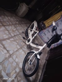 لبيع بايسكل سياحي بعدة بالجيس السعر 120 وبي مجال الاتصال بهاذة الرقم 0...