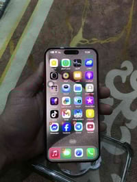 ايفون ١٥ برو ماكس • ذاكرة ٢٥٦ • فيس ايدي متوقف