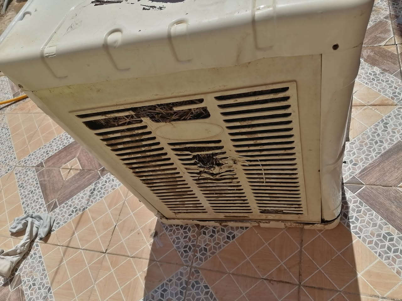 مبرده شغاله ونضيفه سرعتين للبيع السعر ب 50 وبيها مجال العنوان حله ورديه خارج مقابيل العلوه مخضر رقم ***********
