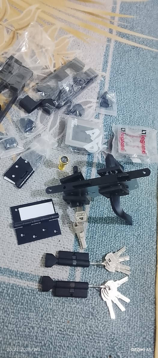 للبيع جدد مامستخدمات
كيلون اصلي ثقيل 
قفاله باب 
رزات 
يدات مال بيبان كنتور او كاونتر 
شارع الكهرباء قرب مكوى الأمير


**إذا كنت صاحب هذا الإعلان وتريد حذفه لأي سبب، رجاءا أرسل رسالة إلى الدعم الفني**