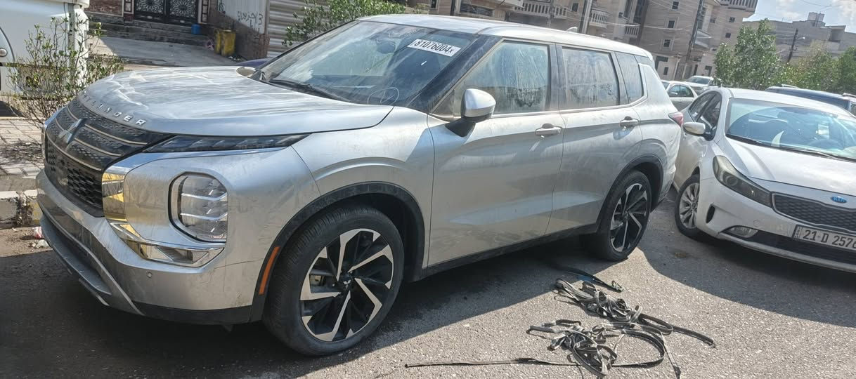 ميتسوبيشي اوتلاندر se 2024 فول مواصفات للأخير بصمة خمس كامرات حساس امامي خلفي رادارات امامي خلفي جانبي كشن كهرباء و جلد و تدفئة قيادة الية سبعة راكب تبريد خلفي امامي ثمن وضعيات قيادة سايد بريك بصمة السيارة غرق بعدها ما مصلحة راح ابيعة لغرض البناء مكفولة من قطرة الصبغ عدى طخة بالجنطة صغيرة كلش العنوان بغداد البلديات السعر 165
*********** متوفر واتساب
