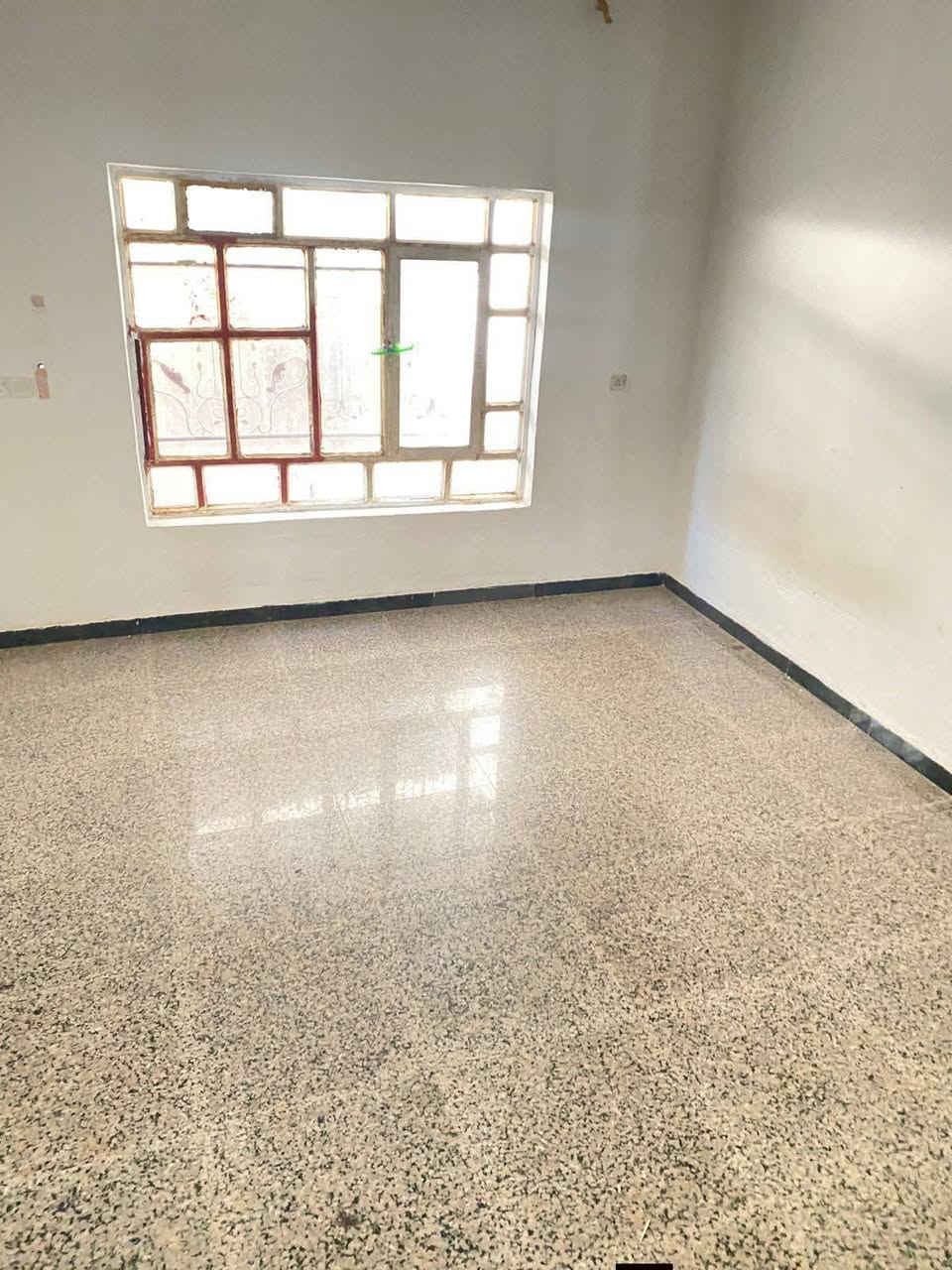 السلام عليكم بيت للبيع
مساحة البيت 200 متر ركن طابو صرف
الطابق الأول يتكون من استقبال وصالة وغرفتين ومطبخ وحمام
والطابق الثاني يتكون من غرفتين وصالة وصحيات
البيت نظيف جداً
للاستفسار الاتصال ع الرقم
***********
العنوان / طويريج ام الهوه قرب مجمع دينار
