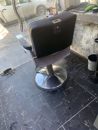 كرسي للبيع  السعر  ٣٥٠  او مجال  07714928219