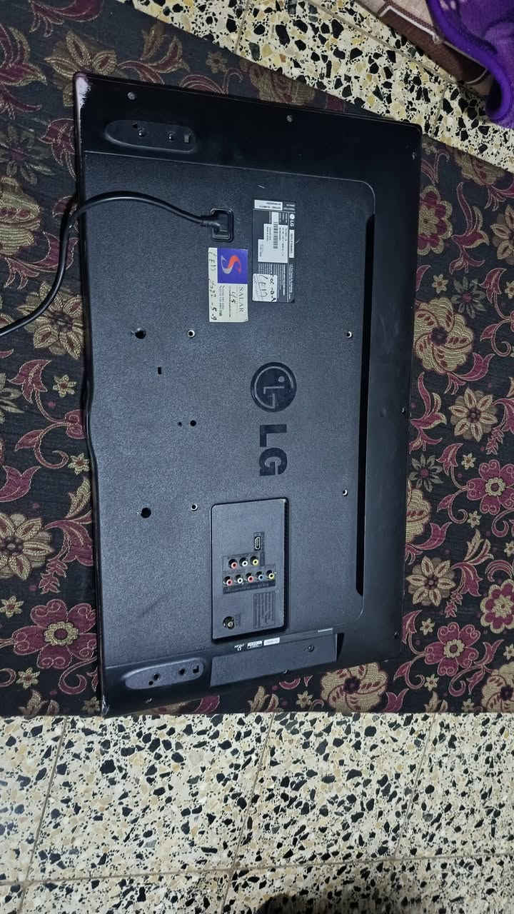 بلازمه LG حجم (32) للبيع فقط بي نقاط بل شاشه ما مأثرات ابد مبينات بل صور شغال كل عيب مابي سعره (50)الف و بي مجال مكانب كركوك واحد حزيران رقمي ***********
