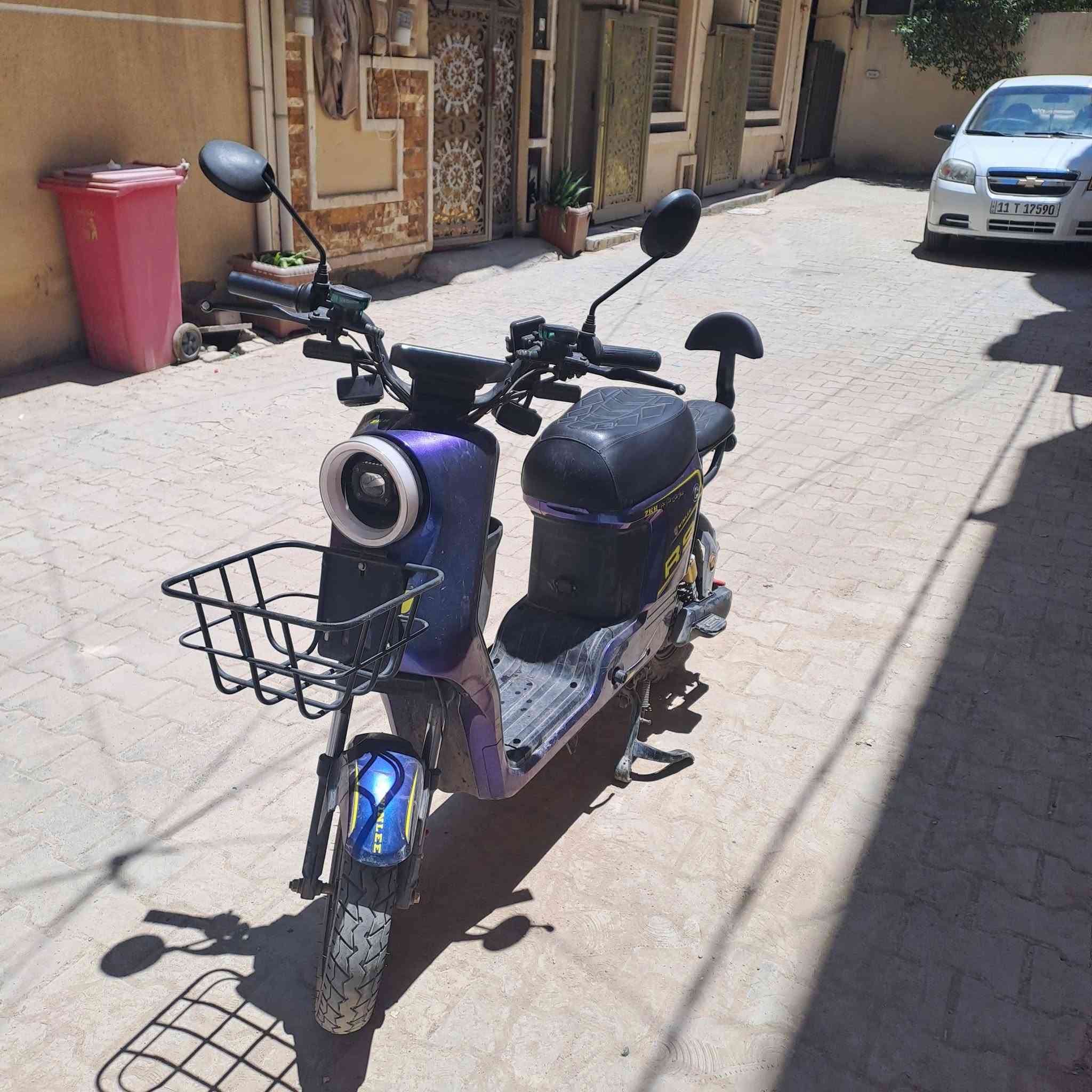 دراجة شحن r9 للبيع واتساب *********** السعر ٣٠٠ بيها مجال قليل
