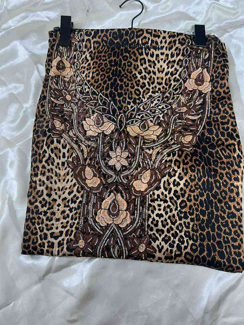 مخاورالعيد  تايكر فقط مخيطه وجاهزه بدون شال  تلبس من وزن ٥٥ال ٩٩كيلو الدرزن ١٨٥الف 
يرهم نص درزن ب ٩٣الف والتوصيل ٣خلال شهر رمضان سارع بالحجز كميه محدوده


**إذا كنت صاحب هذا الإعلان وتريد حذفه لأي سبب، رجاءا أرسل رسالة إلى الدعم الفني**