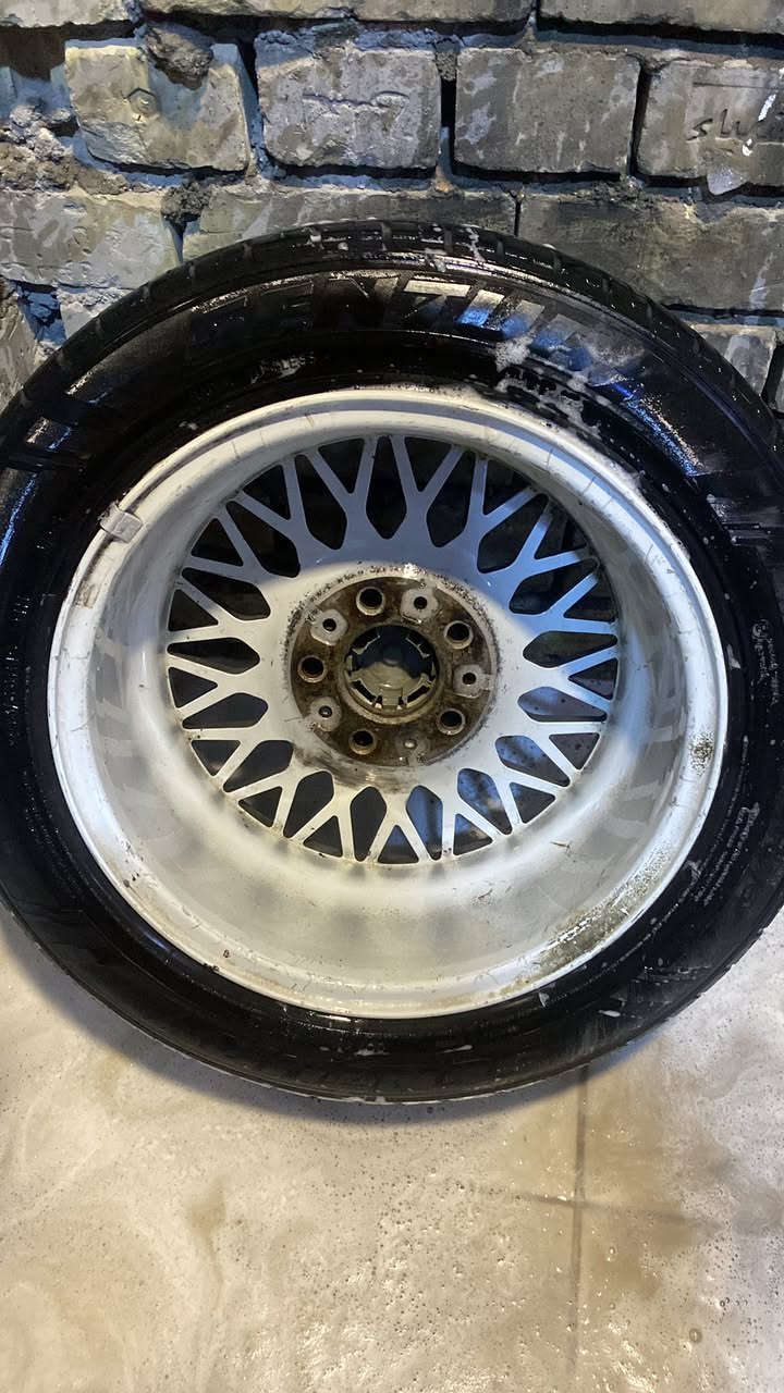 السلام عليكم تك فقط 
خليه حجم 16  اصلي 
بدون تصليح مع تاير نص عمر 
السعر 75 ألف قفل 
مكاني بغداد الدوره 
***********
