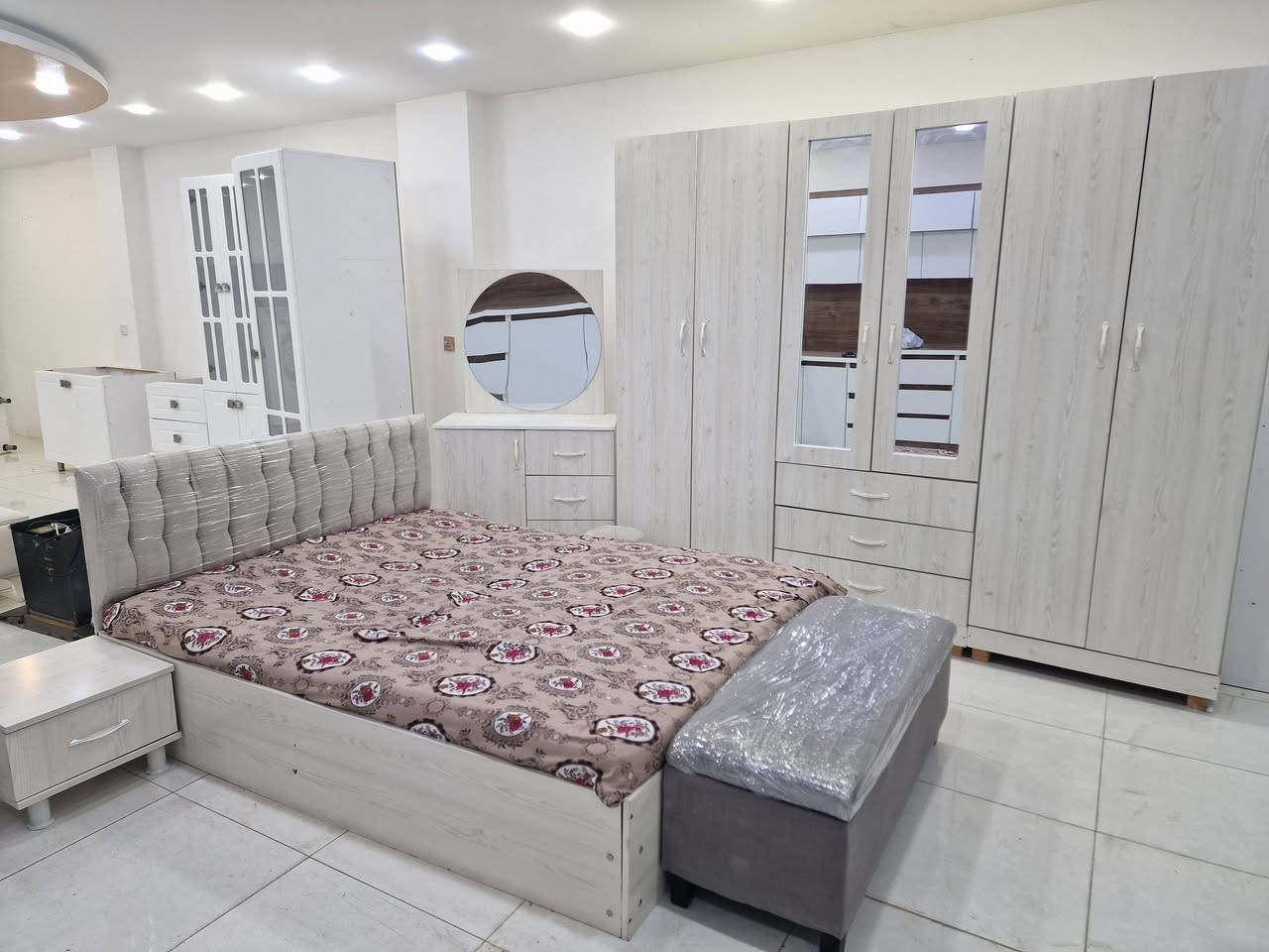 ژووری نوستنی دەستکرد 6 پارچە
زۆر تۆکمەو چاک وپاک ماوەتەوە 
سلیمانی/کانی سپیکە /پشت مزگەوتی تەبای 
***********
