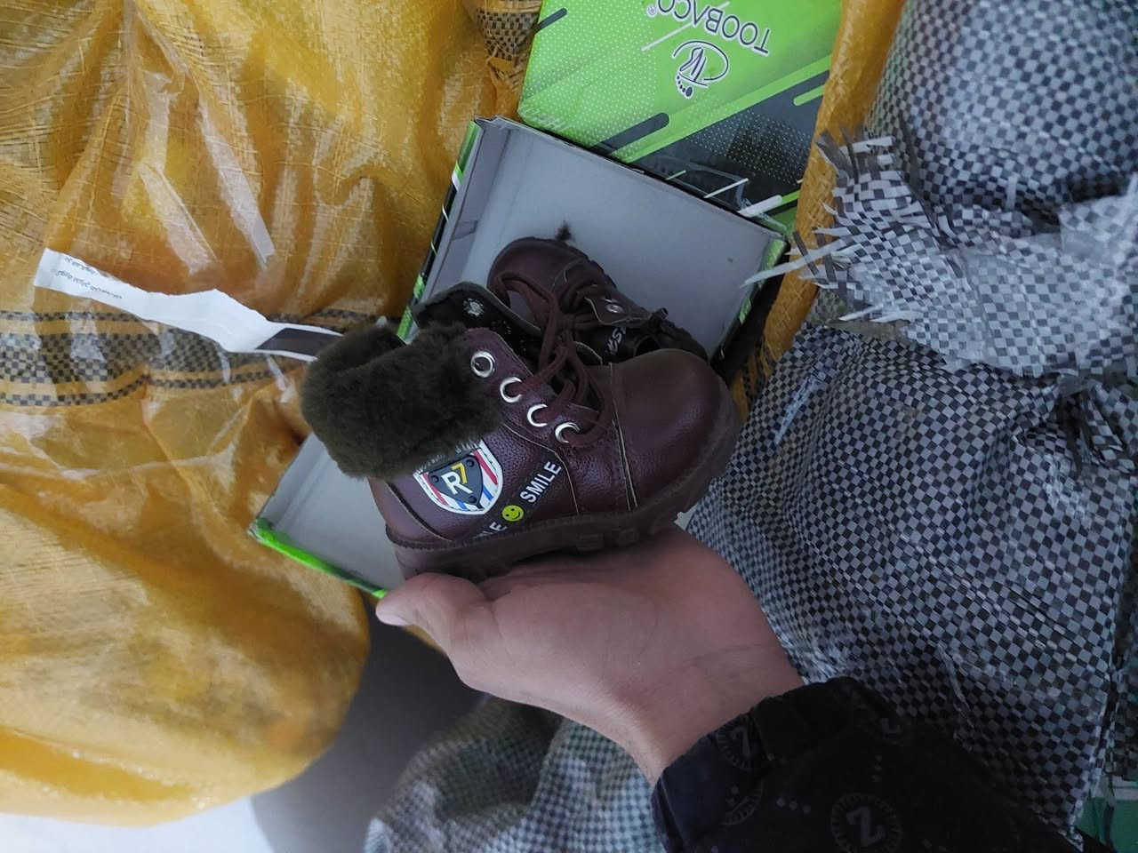 متوفر شلعه تعزيلة محل
احذيه اطفال . ولادي .  بناتي  مشكل موديلات  
العدد تقريبآ 300 او اكثر


**إذا كنت صاحب هذا الإعلان وتريد حذفه لأي سبب، رجاءا أرسل رسالة إلى الدعم الفني**