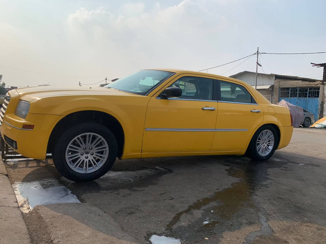 السلام عليكم
اوباما 2010 اصل رقم بغداد 
خطها عمارة - بصرة 
سنوية ل27 راعيها بميسان وعندي وكاله عامة
سيارة جاهزه 
كير ومحرك
وحدادية فول
فقط غاز تبريد 
مابيها عيب شرعي سياره جديدة تاخذها كبل للشارع 
السعر 115$ 
وسونارها موضح بالصوره
الشراي يتصل ماعندي خاص 
***********
