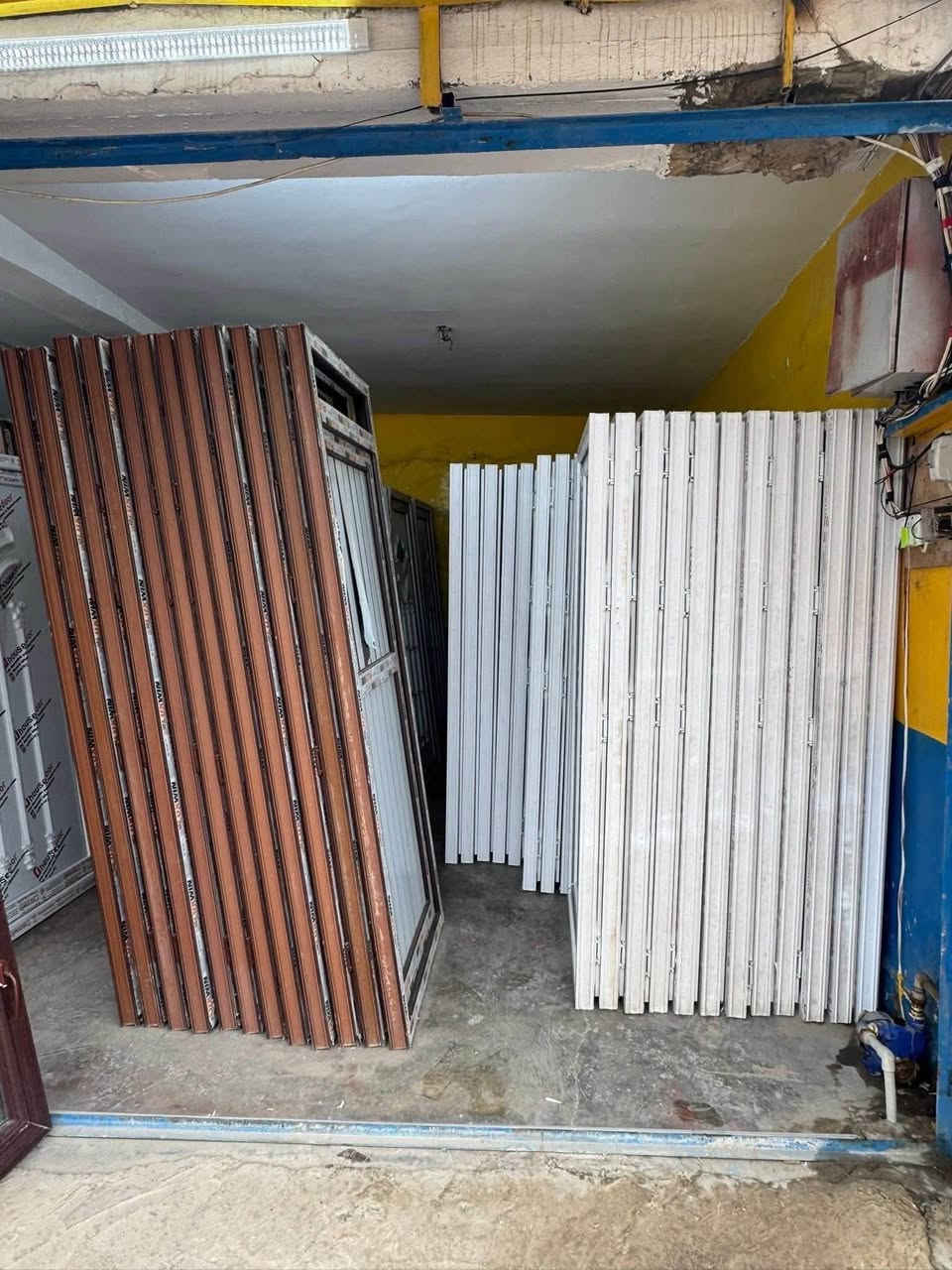 ***********
العنوان تكريت حولي الزهور مجاور مدرسة النضاميه 

متوفر ابواب pvc تركي الابيض السعر ٧٥ 
وابواب جوزي تركي اصلي مع الضمان السعر ٨٠ الف  
وابواب عراقي ابيض السعرر ٥٥
شبابيك بلاستك جوزي تركي الاصلي جميع القياسات
