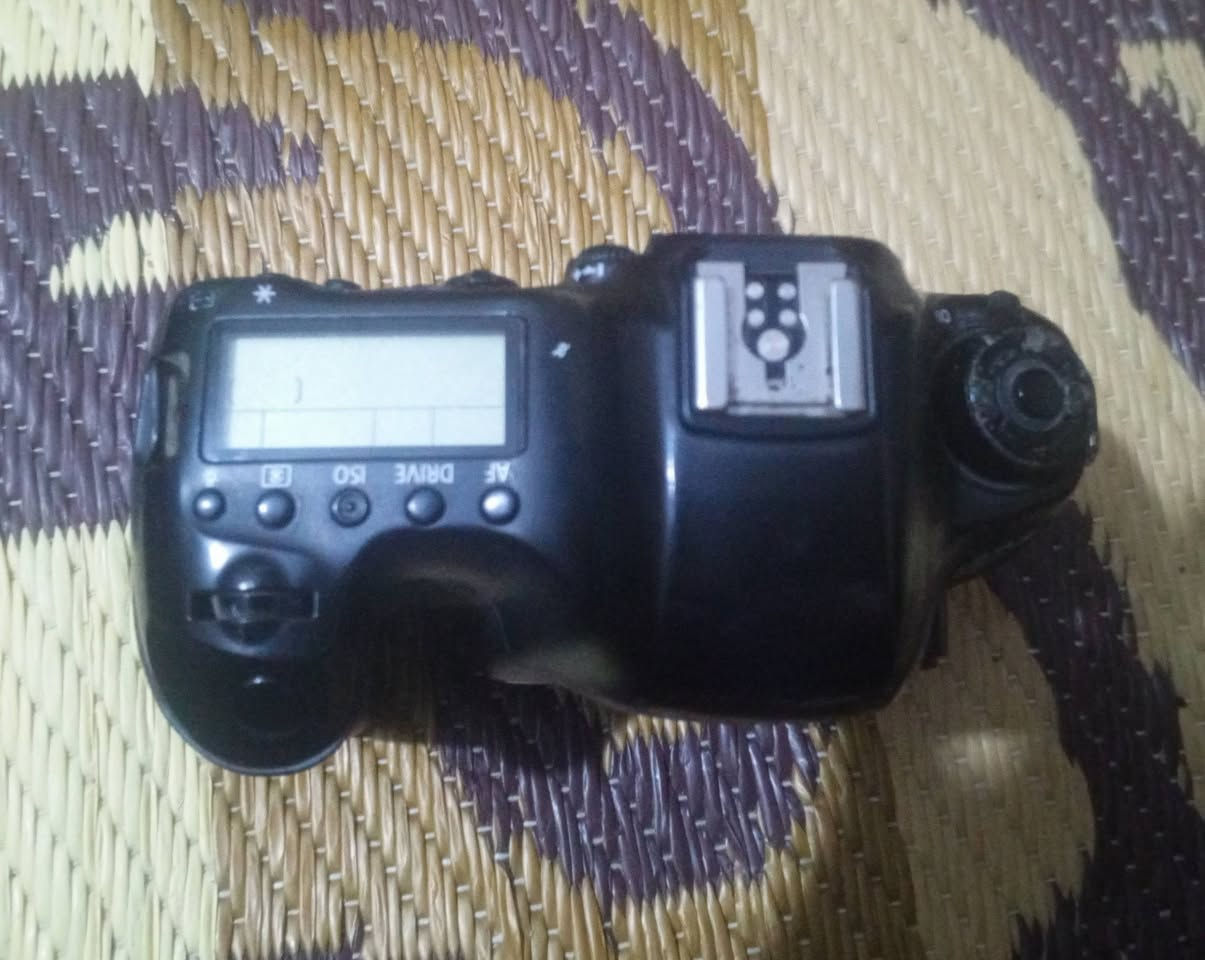 السلام عليكم
كامرا كانون 6d  للبيع مع كامل ملحقاتها 
كيبل شحن 
بطاريتين شحن 
استان أحادي 
مع رام 16 كيكه 
زوم رياضي 28/300
مع جنطه مال كامرا


**إذا كنت صاحب هذا الإعلان وتريد حذفه لأي سبب، رجاءا أرسل رسالة إلى الدعم الفني**