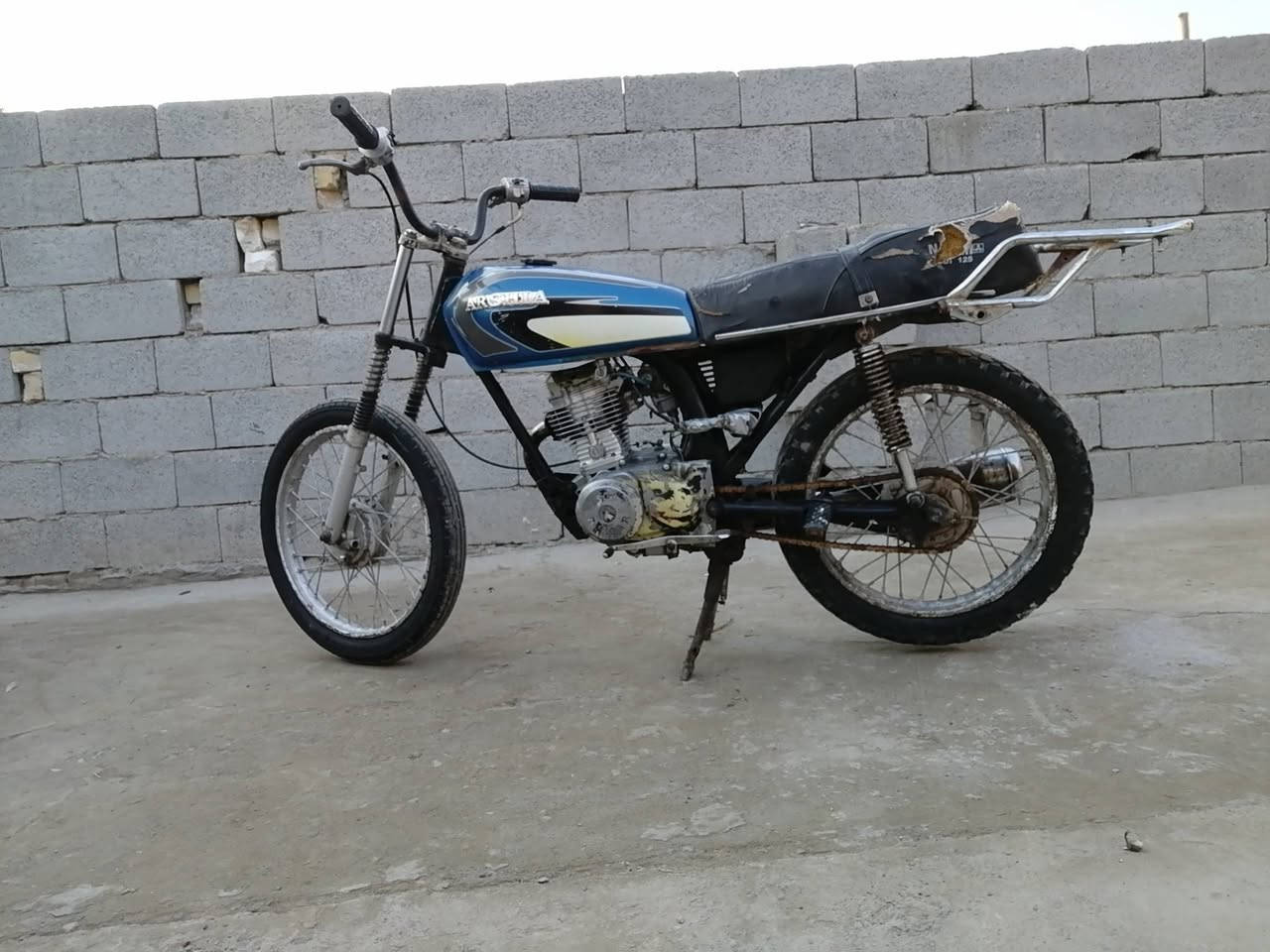 السلام عليكم دراجه للبيع موديل 19 كلك كلك  محرك بيه خيط بخار المكان الرفاعي السعر 300 وبيها مجال ***********
