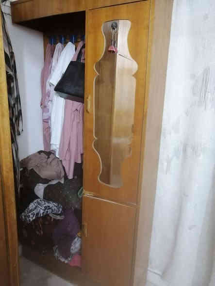 غرفة نوم نظيفه للبيع السعر ٦٠٠ وبيه مجال بسيط مكانه بابل سدة الهنديه خلف مستودع النفط للاستفسار الاتصال على الرقم الموجود.   ***********
