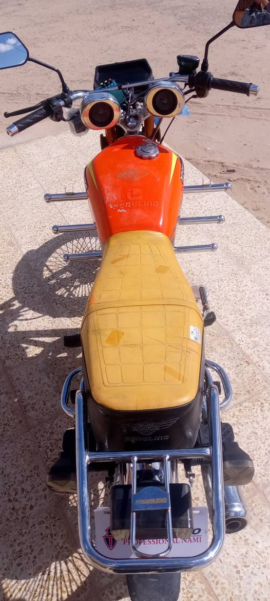 سـولـنـك للـبيـع ويـرهم مراوس 
مـوديـل 24

4گـيـر 

شـرط لا صرف ولا بخار 

مـنفـيس موجود 

دشـبول الـكترونـي 

مـحـرك ما مفـتوح شـرط 

تـوايـر جـدد 

نـشاط فـول ✈️

كـهـربائيات كـاملة 

الـسعـر560وبـي مـجـال للشراي 

مال جناي ما عايزو شي  

***********
