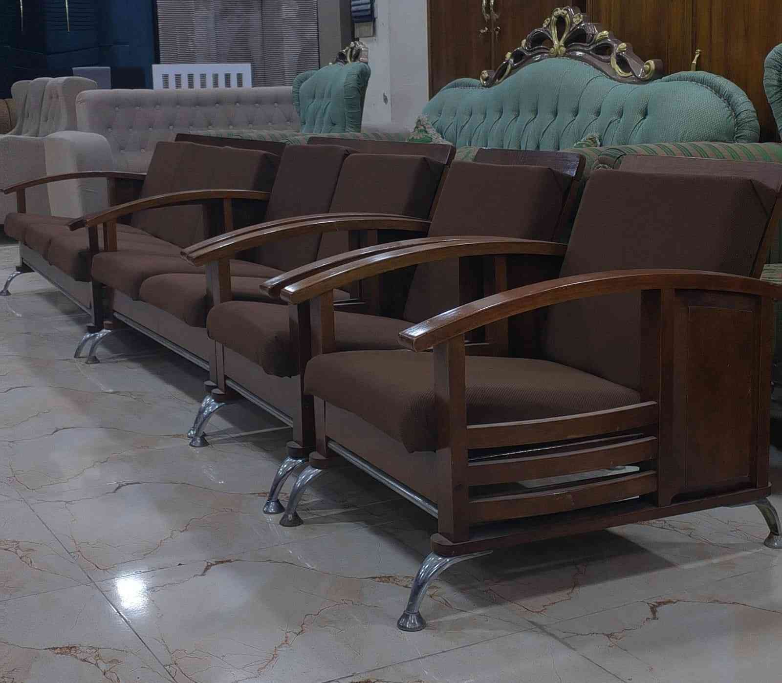 تخم 7 مقعد مدوشم جديد للستفسار أكثر الاتصال او مراسله وتساب ***********
