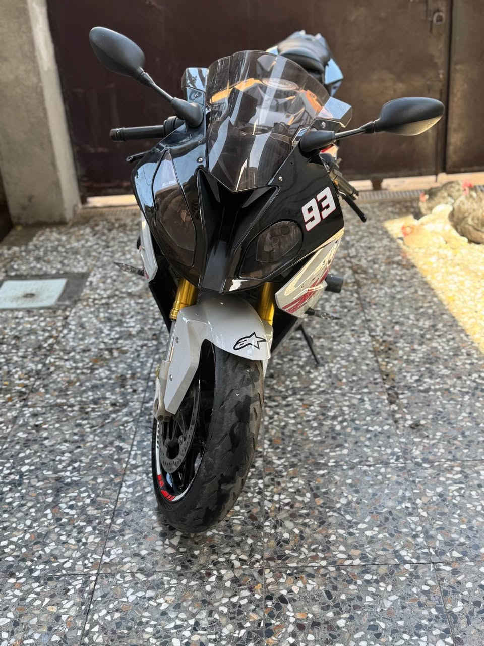 سلام عليكم BMW 2016 مرقمه تحويل ثاني يوم عليه باتري Bs وهدرز صالنصه AR وارد أمريكي ماشيه 13الف بغداد حي العامل *********** السعر 110 وبيها مجال Colombo, Sri Lanka
