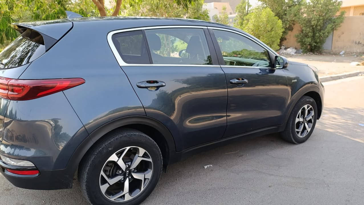 ً
السلام  عليكم سبورتج 2022
مواصفات عادية ماشية 43الف ميل سيارة فور ويل ثلاث انظمة قيادة تحديد مسار رادار مانع تصادم
سياره جديدة وممتعوبه 
مكانها بغداد الغزالية
***********
