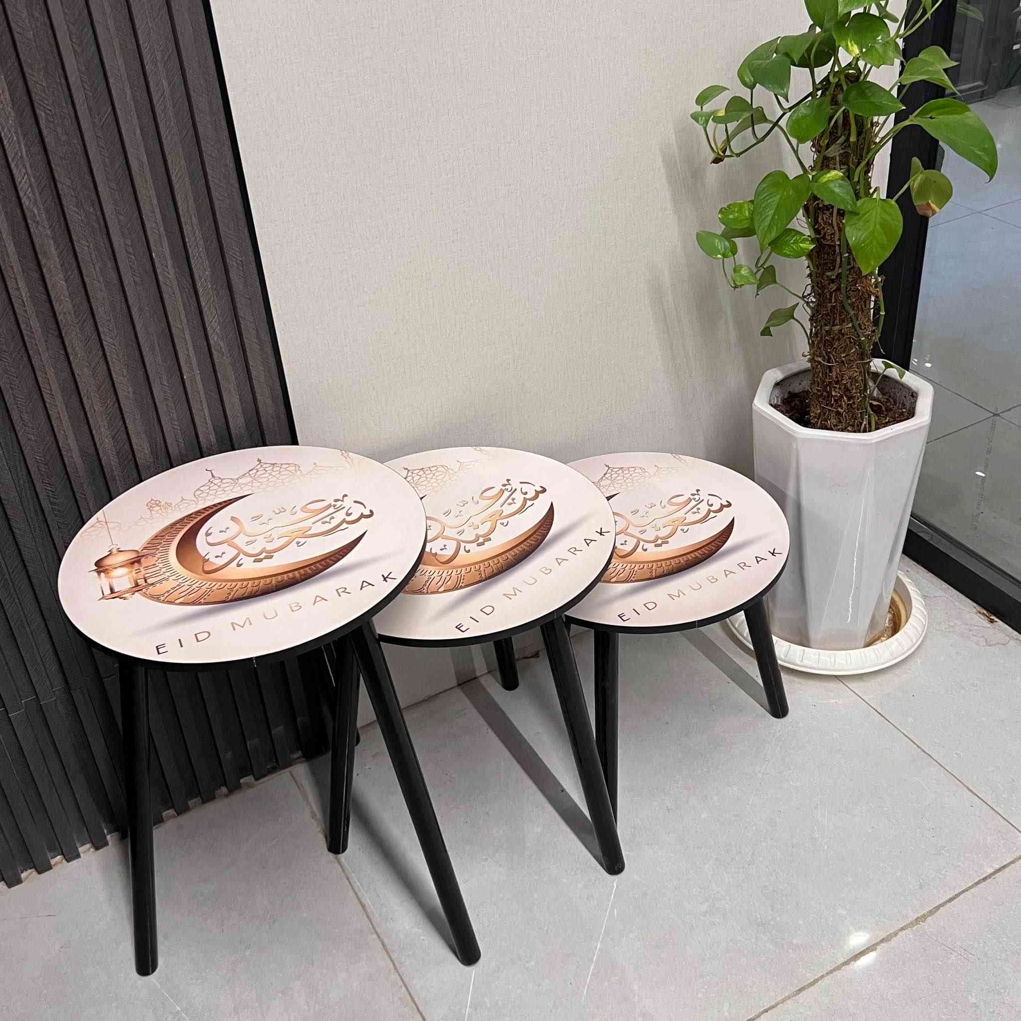 🌙 طقم طاولات ضيافة (عيد مبارك) – لمسة أناقة لمجلسك
استقبل العيد بتميز مع هذا الطقم المودرن المخصص للضيافة، والذي يجمع بين التصميم الإسلامي واللمسة العصرية.
✨ مميزات الطقم:
• تصميم حصري: أسطح دائرية مطبوعة بعبارة EID MUBARAK مع زخارف الهلال والفانوس.
• عملي وموفر للمساحة: يتكون من 3 قطع بأحجام مختلفة يمكن ترتيبها بشكل متداخل (Nested) أو منفصل حسب الحاجة.
• تباين أنيق: أرجل سوداء متينة تعطي مظهراً عصرياً يتناسب مع ديكور البيت.
• متعدد الاستخدامات: مثالي لتقديم القهوة والحلويات في العيد أو كقطعة ديكور جانبية.
📏 المواصفات والقياسات:
• العدد: 3 طاولات متداخلة.
• الخامة: أسطح دائرية عالية الجودة.
• الأبعاد (القطر × الارتفاع):
1. الكبيرة: 40 × 57 سم.
2. المتوسطة: 40 × 47 سم.
3. الصغيرة: 40 × 37 سم.
📦 محتويات العلبة:
• طقم مكون من 3 طاولات (كبيرة، متوسطة، صغيرة).
💰 السعر والتوصيل:
• السعر: 30 ألف دينار فقط.
• توصيل بغداد: 3 آلاف دينار.
• توصيل المحافظات: 5 آلاف دينار. بغداد, العراق


**إذا كنت صاحب هذا الإعلان وتريد حذفه لأي سبب، رجاءا أرسل رسالة إلى الدعم الفني**