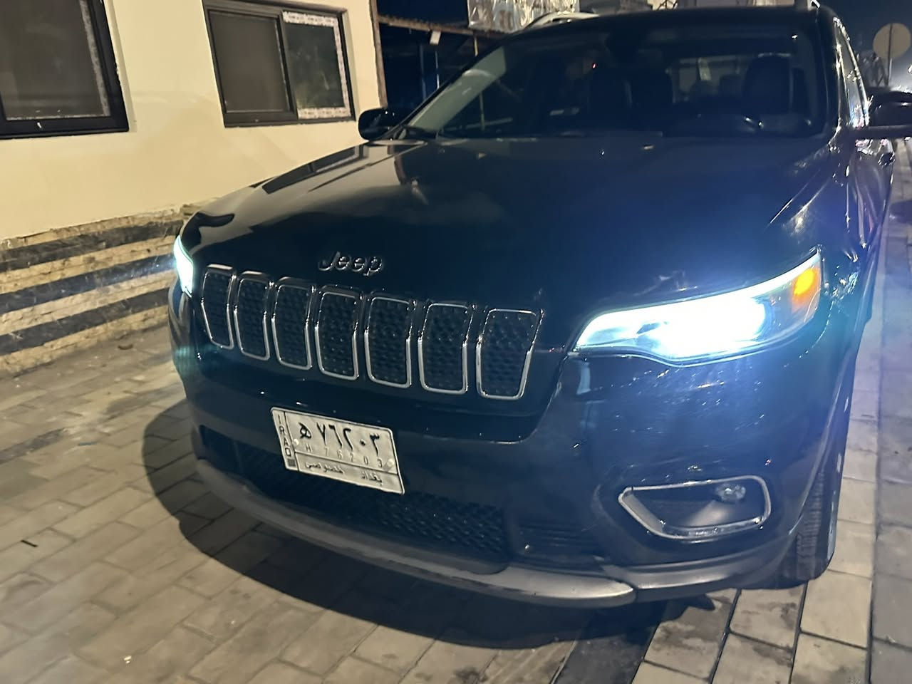 سلام عليكم جيب بزون 2019 فول مواصفات لمتد اربعه سلندر المحرك عاطل السياره جديده بيها الجنطه والجاملغ الخلفي وشويه بل بنيد بسيطه السعر 98 وبيها مجال 
العنوان / النجف الاشرف /الرقم/***********
