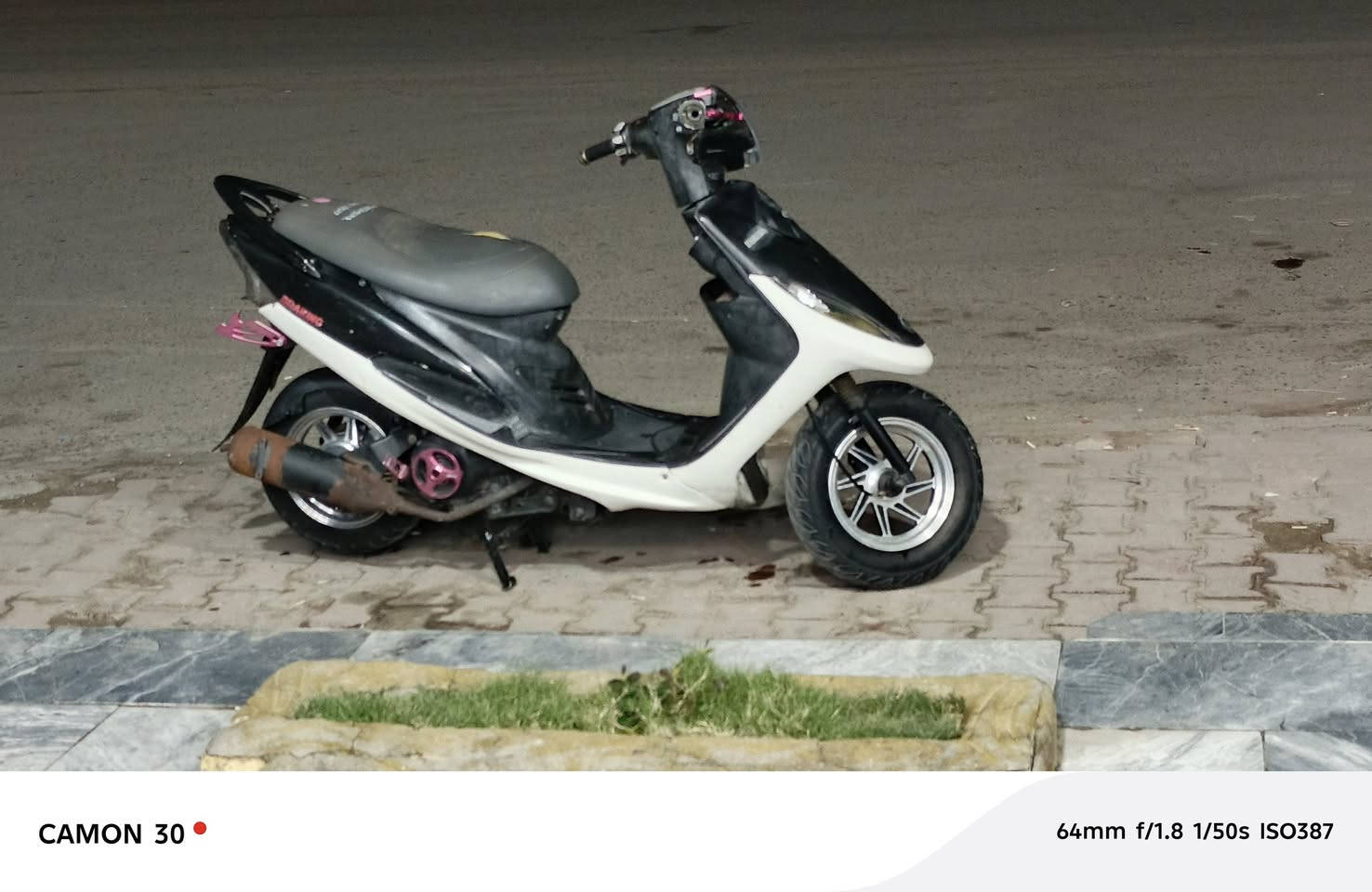 مرحبا ماكس عدله كفاله كلهه شغاله وما مفتوحه شلعه معدل خير من الله كهرباياتهه كلهه شغاله سلف هندر عليه سبع ألوان اشاير هورن عينه عداد السرعه كيج بانزين قفل سكان قفل صندوك صطاب ويل كب نجمه  بصره بس بيهه دخان خفيف بصره جمهوريه السعر ٧٠٠ وبيهه مجال قليل ***********
