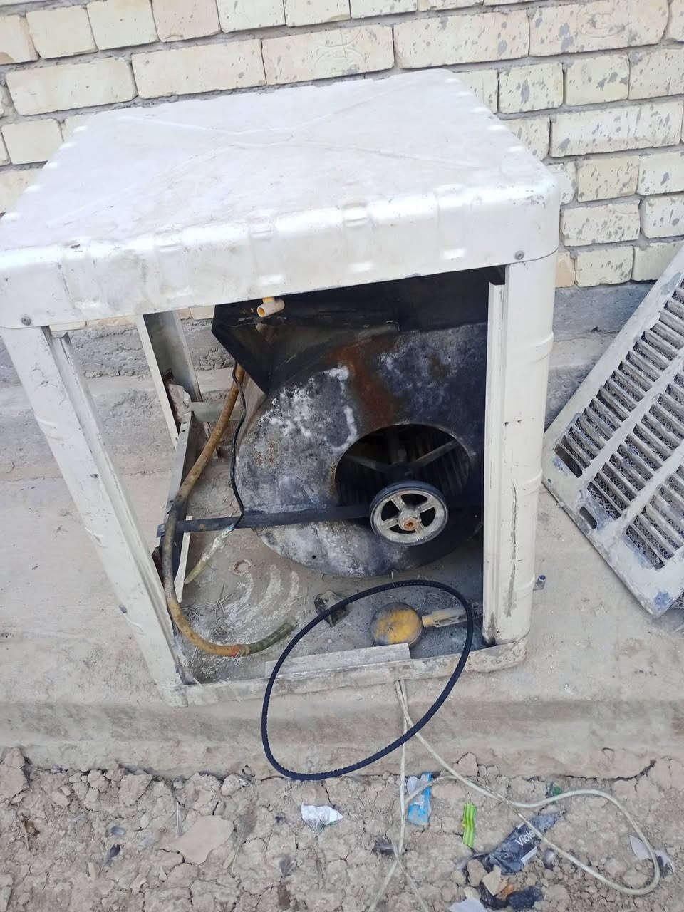 يوجد مبردات عدد 2
بدون مأطور فقط كشر 
الاتصال على رقم 

***********
