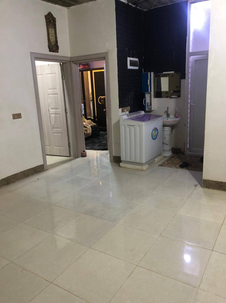 بيت زراعي صياده فول طابقين معزول 

الطابق الأرضي 

غرفتين نوم استقبال هول مطبخ صحيات كراج

الطابق ٢ غرفتين نوم ٤ *٤

استقبال هول 

شارع عريض ١٥ متر صب خدمات ماء كهرباء 

سيراميك فول السعر ١٠٠ مليون 

***********

***********
