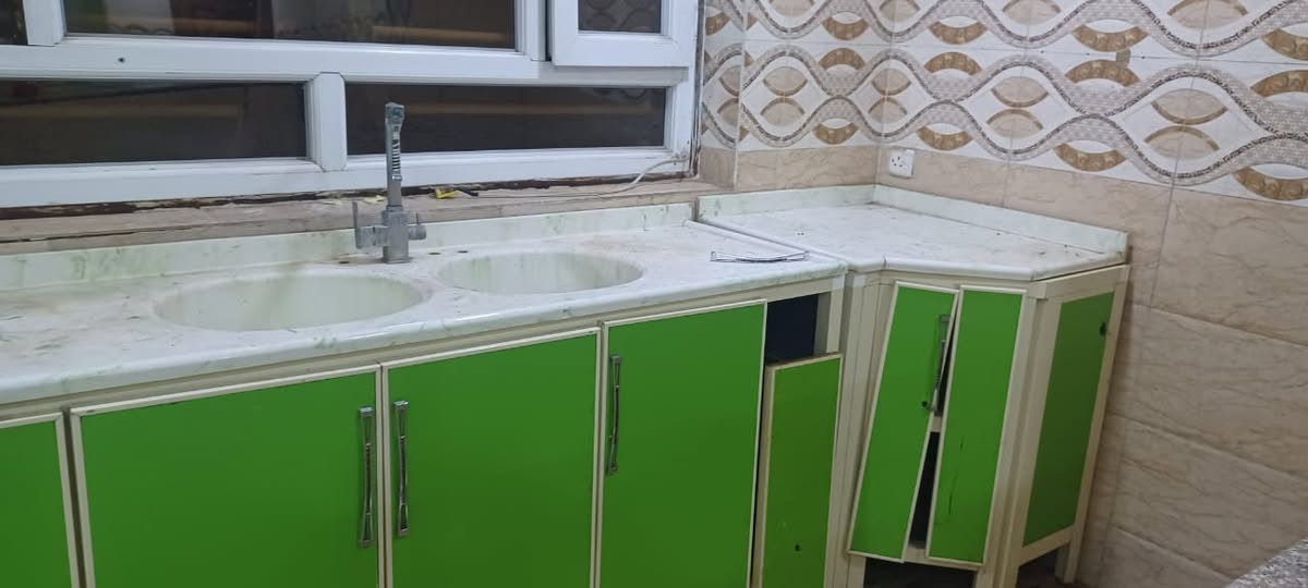 كاونترات ٩ امتار للبيع مكان بغداد العامرية للاستفسار ‭***********
المنيوم والسطح كرانيت
