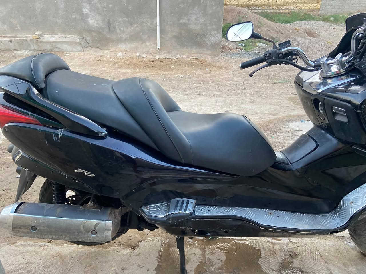 السلام عليكم فورزا 09 للبيع مكينه مفتوحه عميه بلاد لاتنقيص لاتبخير جاهزه من كلشي تراي وين متريد كهربائيات شغاله نقصها جاملغ امامي مكانها كوت حي الحكيم ***********. السعر 700 وبيها مجال
