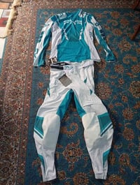 بدلات دراجة • ملابس