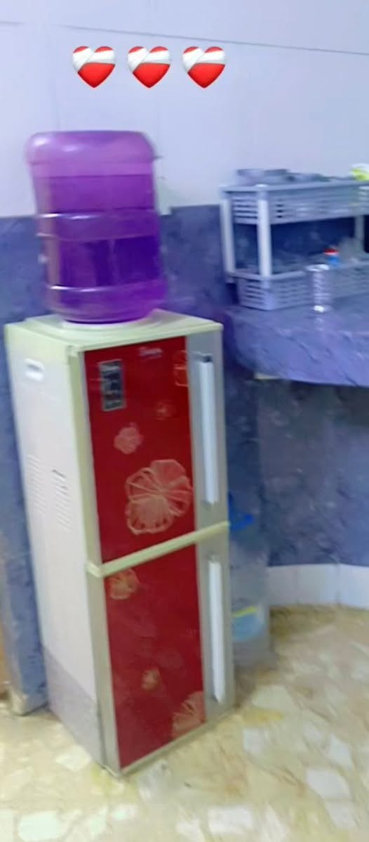 سلام عليكم براد نضيف وثلاجه شغاله هيه ولبراد كلشي مابيهن الي يحب يتصل على رقم وبيهن مجال من السعر***********
