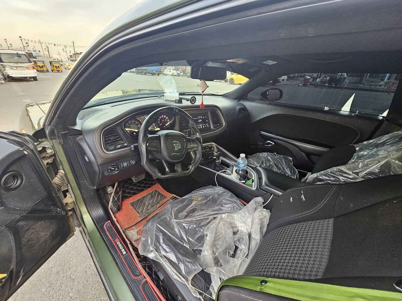 س
سلام عليكم. 

جالنجر sxt موديل ٢٠ 
كير محرك تبريد مكفول 
ماشيه ٥١ الف 
مصبوغه حزام قماره صندوق ممصبوغات 
معرفه بعد مواصفات تشغيل عن بعد شاشه محدث 
شفتات ستيرن. دركة هلكات 
سياره مال جناي 
سعر قفل ١٣٥. 
***********
