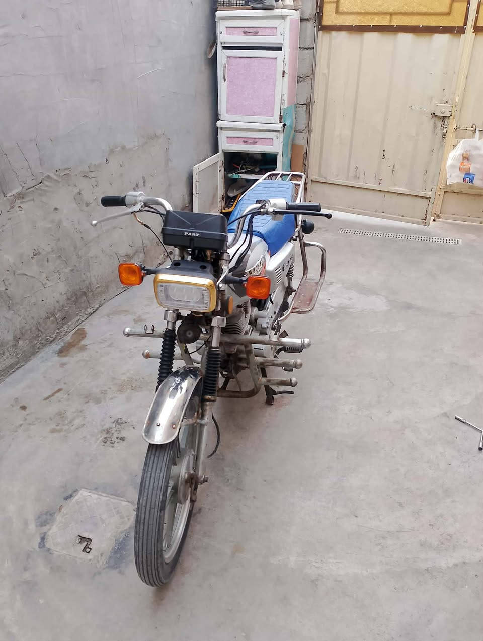 سلام عليكم دراجه  جني  عدله موديل ١٦ أوراق كامله العنوان بهرز السعر ٣٥٠   بيه مجال الرقم الهاتف ***********
