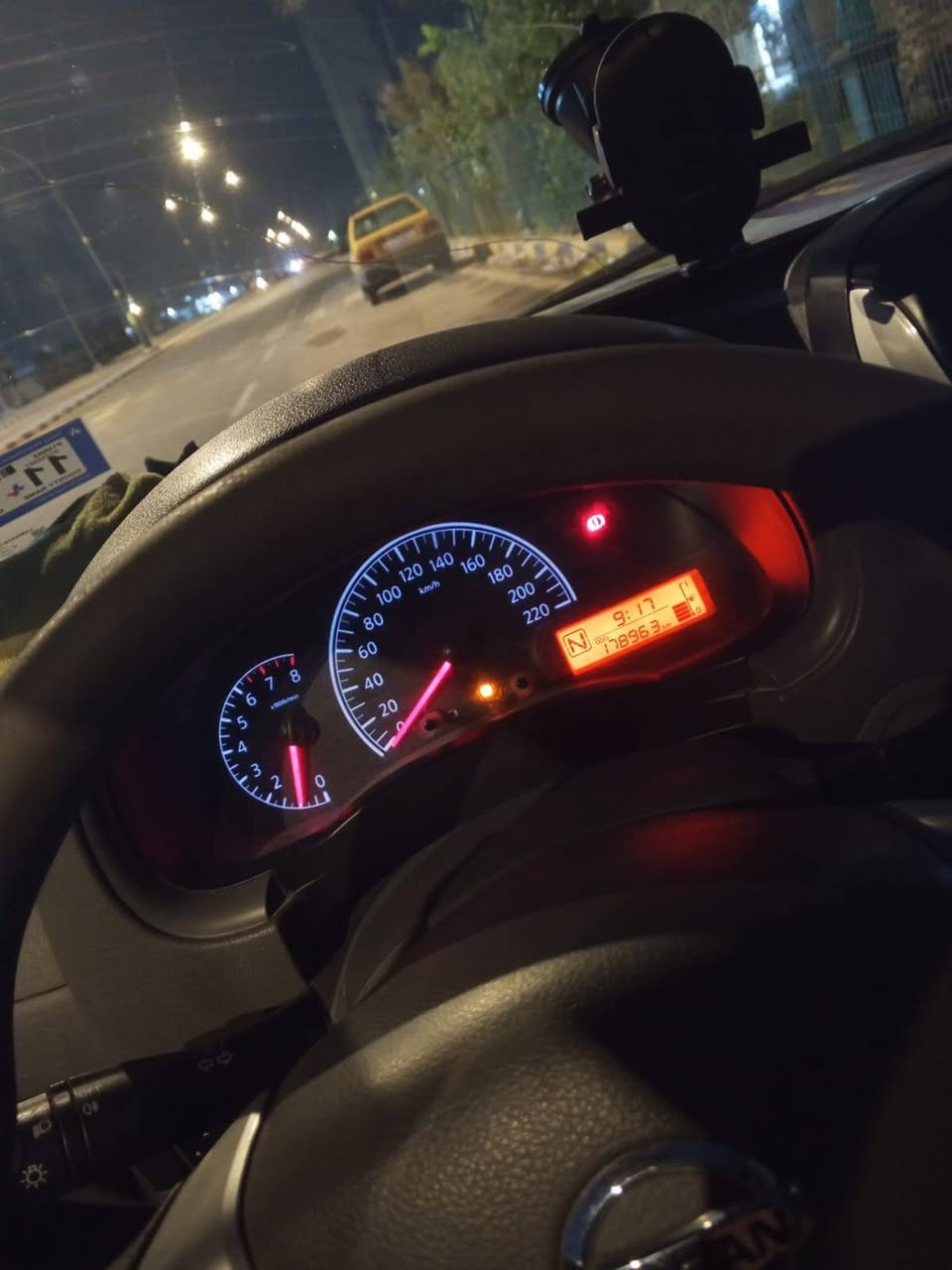 نيسان صني موديل 21 بيهه فقط بارد باب السائق والبصفه خشم البنيد قليل بارد جوملغ الاخير فقط بلهلال بارد السياره كير ومكينه مكفولات تبريد تدفئه شغالات حداديه وتخم تاير جديد السياره رقم اربيل ما ساقط السعر 106 الرقم ***********
