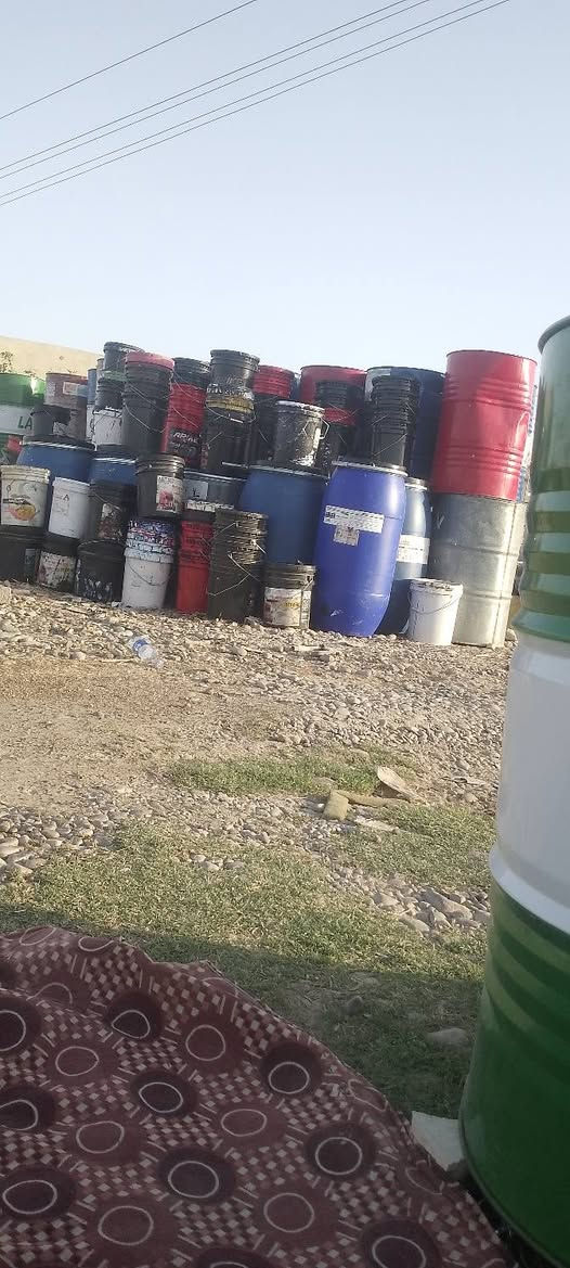 السلام عليكم يوجد سطول وجلكانات وبراميل المكان شاطي الجدر رقم الهاتف ***********
