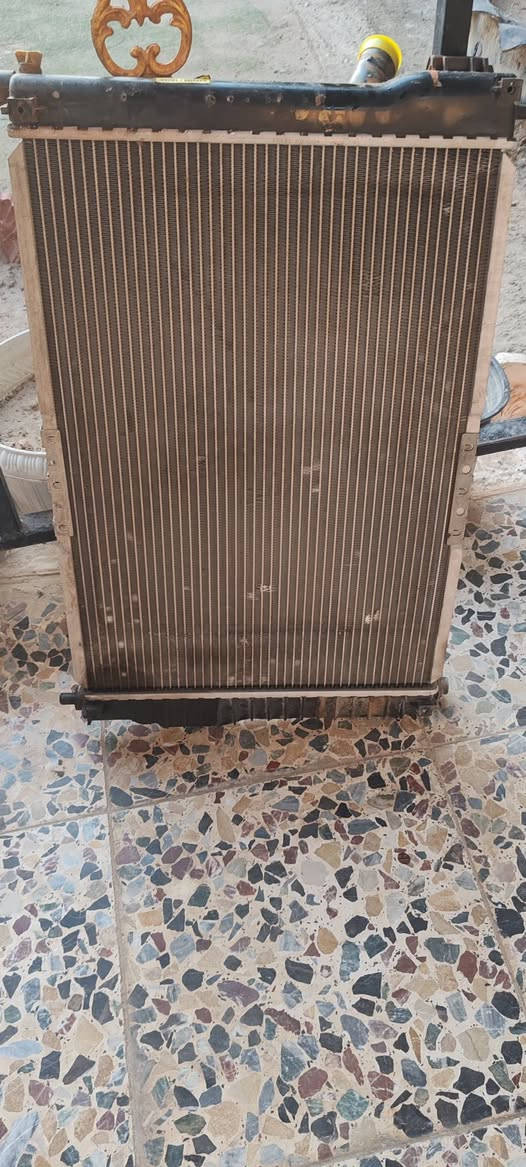غراض افيو قيم وخذهن
راديتر طاك خزان مالتها
عنبار بريك جديد
ودبه مي طاكه وملحومه
مكاني كوت
***********
