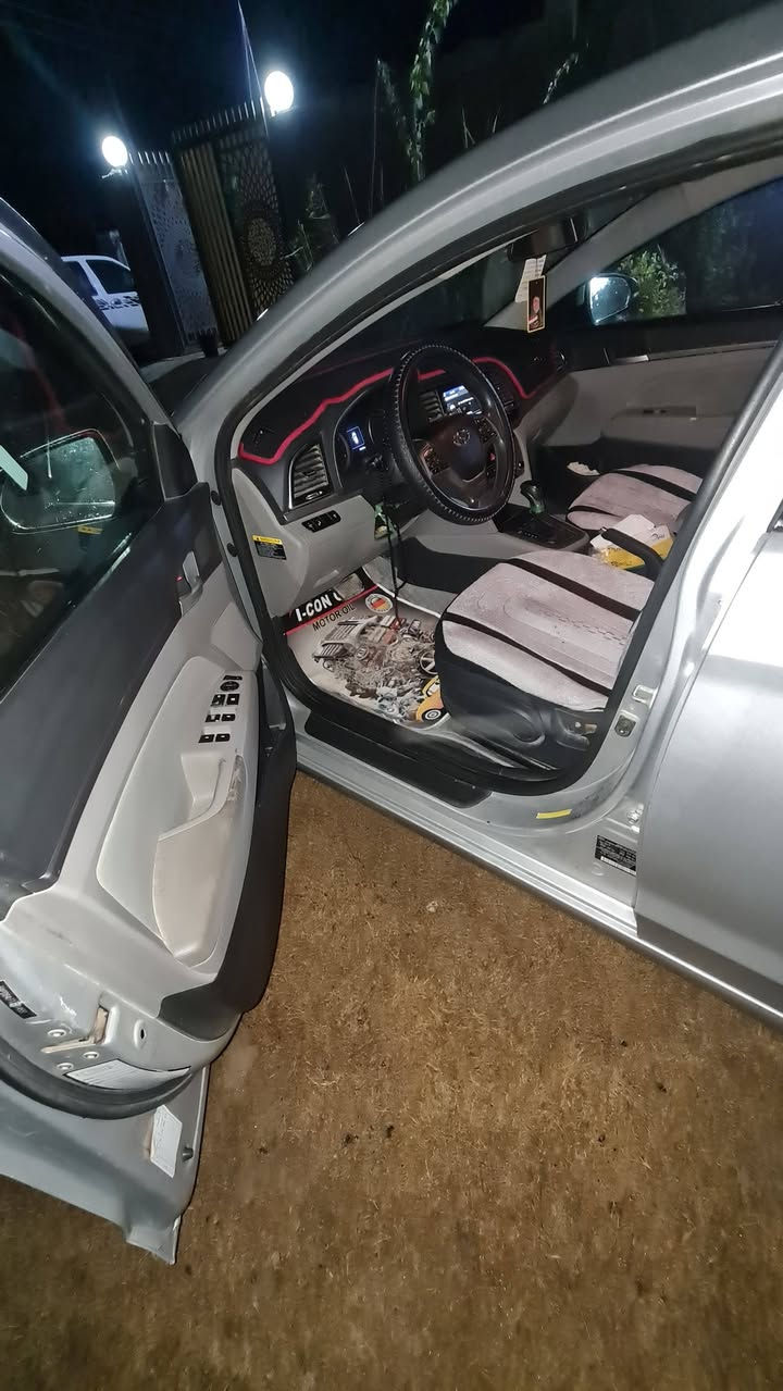 السلام عليكم  سياره النترا مديل 18 وارد امريكي محرك 1800 ماشيه 100,0000 ميل. محرك تبريد تدفئه مكفولات السياره تخبل  السياره بيه  بنيد وجاملغ والباب ملاونه ويه الجاملغ السياره بجم كبس   سونارهه وياهه  رقم بابل  ومداور ثاني يوم   السعر 123 وبيه مجال للطيبين  مكاني بابل الدبله  للاستفسار ***********
