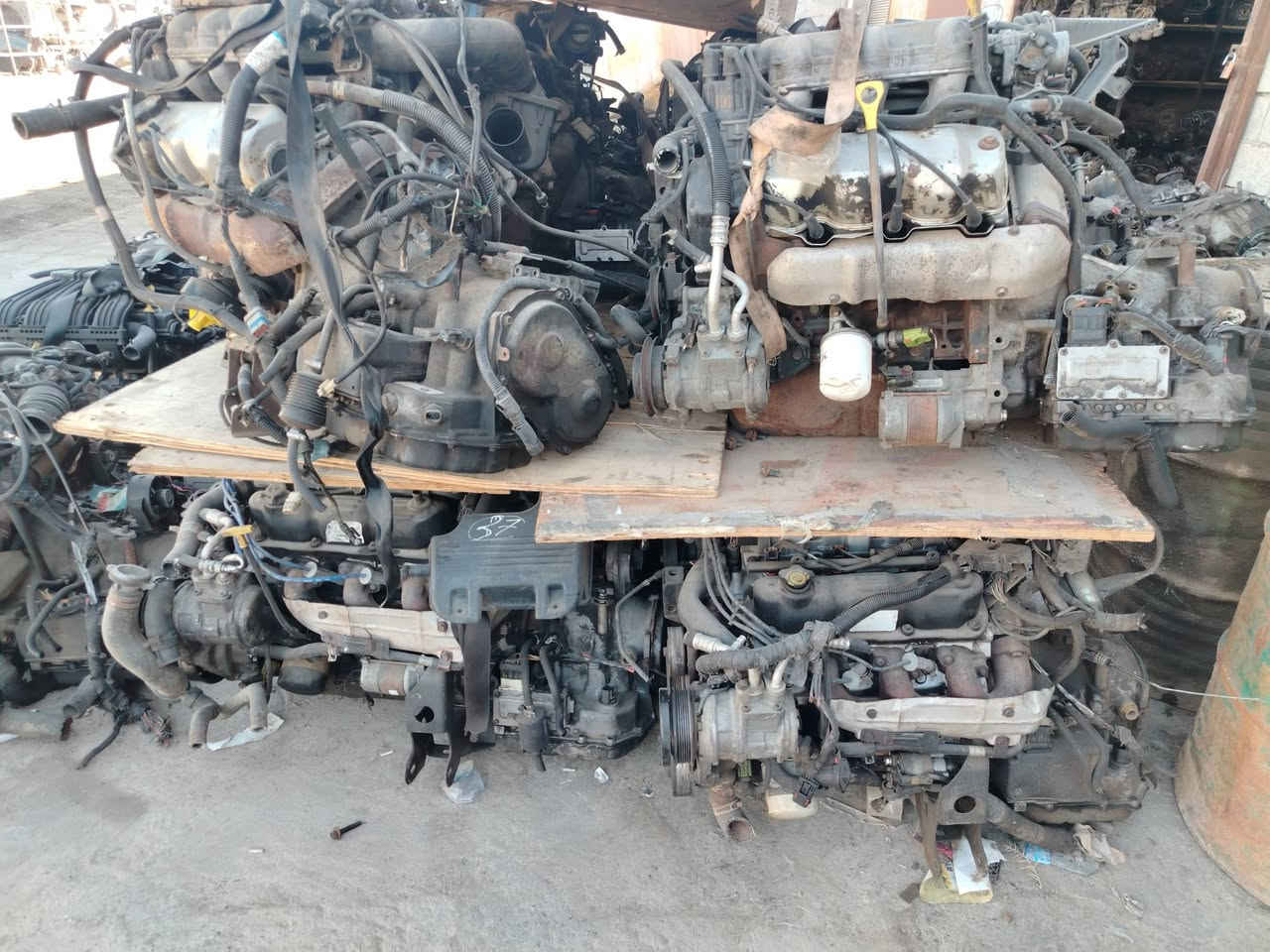 متوفره جميع لمكاين وكيرات مال دوج كلايزر ودوح كرفان حديث وقديم ٣٣٠٠ و٣٨٠٠  وايضأ مكاين وكيرات كالوبر ٣٠٠٠ مال وارد امريكي من موديل ٩١ لى موديل ٢٠١٠  النضافه ١٠٠ بالميه العنوان بغداد الحيينيه مال راشديه عالسايدين قرب مستشفى الحمادي شاب للاستفسار ***********
