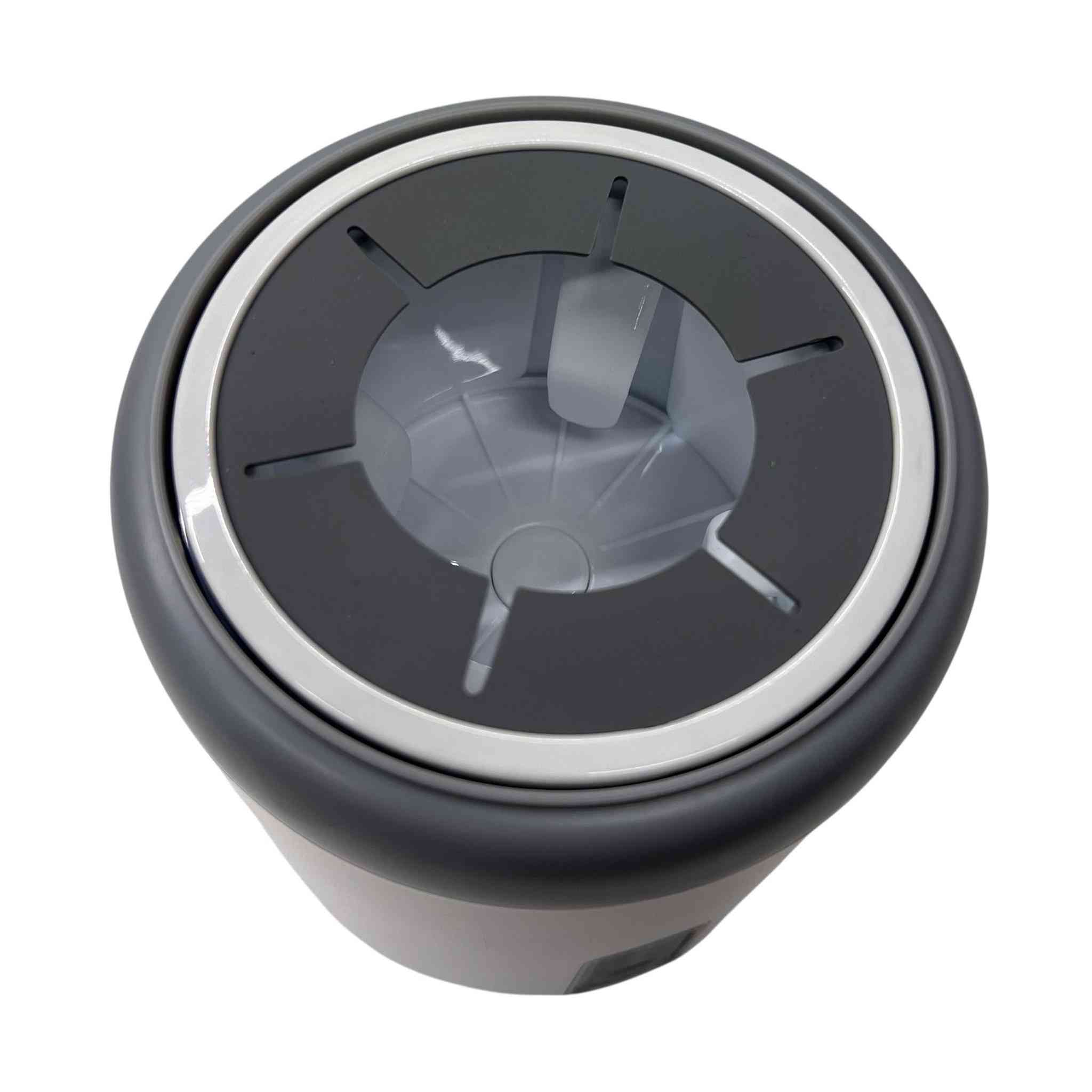 خلاط زجاجات الأطفال الكهربائي الأوتوماتيكي:بسعر 15الف 
الحل الذكي للآباء المشغولين

قدمي لطفلك الحليب المثالي في كل مرة مع هذا الخلاط الكهربائي الأوتوماتيكي والمبتكر.

تم تصميم هذا الجهاز لجعل مهمة تحضير زجاجات الحليب أسهل وأسرع، مما يمنحك المزيد من الوقت الثمين لتهدئة طفلك الجائع.

خلط متساوٍ وناعم: يضمن تقنية الخلط الفعالة إذابة مسحوق الحليب تمامًا في الماء، مما يقلل بشكل كبير من تكون الفقاعات والتكتلات. هذا يساعد على منع انتفاخ البطن أو بصق الحليب، مما يضمن راحة هضمية أفضل لطفلك.

تشغيل سهل بزر واحد: يتميز الجهاز بتحكم ذكي وبسيط بزر واحد، مما يجعله سهل الاستخدام حتى لكبار السن.

محمول ومريح: بفضل تصميمه الصغير وواجهة شحن Type-C، يمكنك حمله واستخدامه في أي مكان، سواء في المنزل أو أثناء السفر. يحتوي على بطارية ليثيوم مدمجة بسعة 1200 مللي أمبير يمكن أن تدوم لعدة أيام بشحنة واحدة.

تصميم آمن ومتعدد الاستخدامات: مصنوع من مواد ABS آمنة وصديقة للبيئة، ويحتوي على فتحة سيليكون مرنة تناسب زجاجات الأطفال ذات الأشكال والأحجام المختلفة (بقطر يتراوح بين 53 إلى 75 ملم).

ضوضاء منخفضة: بفضل قاعدة الشفط المضادة للانزلاق، يمكن تثبيته بإحكام على سطح الطاولة، مما يقلل الضوضاء (إلى أقل من 40 ديسيبل) ولن يوقظ طفلك النائم.

متعدد الأغراض: بالإضافة إلى حليب الأطفال، يمكن استخدامه لخلط القهوة أو المشروبات الأخرى، مما يجعله هدية مثالية للآباء والأصدقاء في أي مناسبة.

سعة البطارية 1200 مللي أمبير

جهد الشحن 5 فولت=

الجهد المقدر 3.7 فولت =

هذا المنتج هو مساعد رائع للآباء الجدد، حيث يوفر طريقة ذكية وصحية وعملية لتحضير حليب الأطفال بسرعة وفعالية.


**إذا كنت صاحب هذا الإعلان وتريد حذفه لأي سبب، رجاءا أرسل رسالة إلى الدعم الفني**