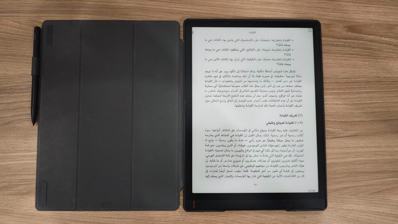 جهاز الحبر الإلكتروني العملاق Boox Tab X (نسخة آمازون الأصلية)
للقراء، الأكاديميين، طلاب الدراسات العليا، والمحامين..
أعرض لكم جهاز القراءة والكتابة الرقمية الاحترافي Onyx Boox Tab X بشاشته العملاقة التي تماثل حجم الورقة الطبيعية (A4)، وهو الخيار الأفضل لقراءة ملفات الـ PDF والمصادر العلمية دون أي إجهاد للعين.
🔹 مواصفات وحالة الجهاز:
حجم الشاشة: 13.3 إنش (حبر إلكتروني عالي الدقة).
النظام: يدعم نظام أندرويد متكامل مع متجر (Google Play) لتحميل كافة تطبيقات القراءة والمزامنة.
مدة الاستخدام الفعلي: خفيف جداً (400 ساعة فقط)، الجهاز من الداخل والبطارية بحالة الوكالة تماماً.
الحالة الخارجية: نظيف جداً (جيد جداً)، توجد خدوش خفيفة جداً لا تؤثر على الرؤية أو الاستخدام نهائياً وباقي الأمور ممتازة.
مصدر الجهاز: تم شراؤه مباشرة من موقع آمازون (Amazon).
📦 الملحقات المرفقة:
القلم الأصلي الخاص بالجهاز للكتابة والرسم وتدوين الملاحظات.
الكفر (الغطاء) الذكي الأصلي من شركة Boox (تم شراؤه من آمازون).
(ملاحظة للأمانة: العلبة الأصلية غير متوفرة).
💰 السعر وتفاصيل البيع:
السعر: 750,000 دينار عراقي (السعر قابل للتفاوض).
الموقع: النجف الأشرف.
طريقة البيع: حسب رغبة المشتري (معاينة يد بيد في النجف، أو يمكن الترتيب للشحن للمحافظات).
📞 للتواصل والاستفسار:
الرجاء التواصل للجادين فقط عبر الاتصال المباشر أو الواتساب على الرقم:
📱 *********** النجف, العراق
