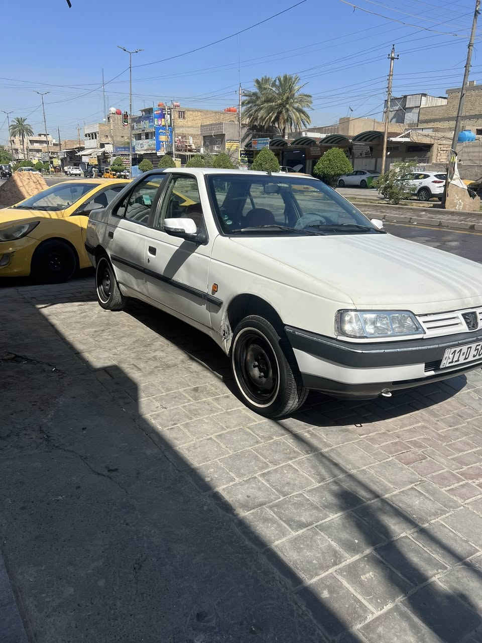 السلام عليكم
بيجو 405 
الموديل 2009
سيارة نضيفة 
مكينة وكير خير من الله 
تخم تاير جديد 
صدر جديد
السيار خير من الله 
مابيها أي نقص 
بس التبريد 
السعر ٣٥وبيها مجال 
العنوان بغداد 
***********
اخوان اني مكلف با النشر هاذ رقم صاحب السيارة
