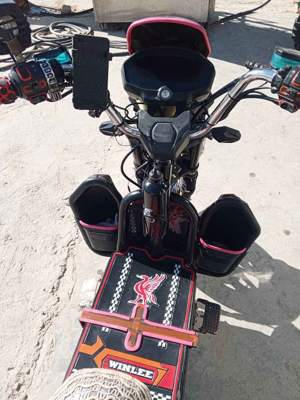 درجه شحن للبيع
موديل 2024
البطاريات عل فحص جدد 
اشاير ايمن يسار 
دبل اشاره كهربائية كله شغاله 
جنطه خلفيه 
قاطع دوره 
أم بي ثري
جهاز انذار 
تخم تايرات جدد
4سرع 
قفل سكان 
بك رجوع خلفي 
سعر700بيه مجال قليل
دراجه نضيفه بشكل انضف من صوره 
رقم ***********بي واتس اب
مكان صقلاويه
