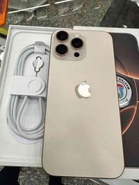 16 برو ماكس  ذاكره ٢٥٦  بطاريه ١٠٠   مشحون ٨١ مره   جديد ب معنى الكلمه...