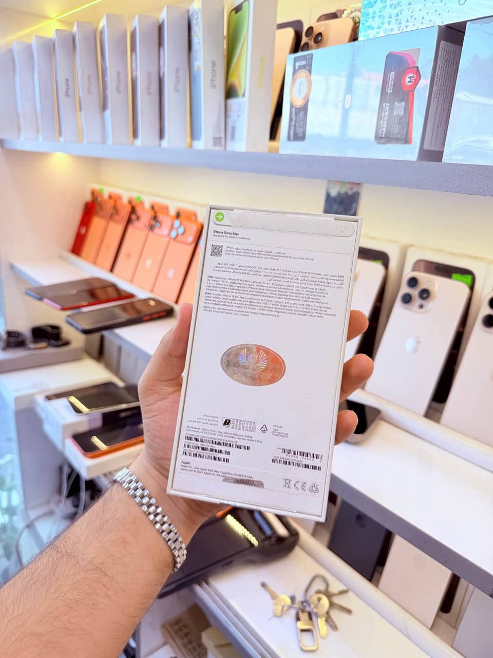 جهاز جديد مكفول بلادي 15 برو ماكس 256 بطارية 100 مشحون فقط 4 مرات وجهاز ضمان ABMضمانة سنتين 
جهاز جديد مكفول بلادي للبيع او مراوس مكاني النجف 
***********
واتساب او اتصال النجف, العراق
