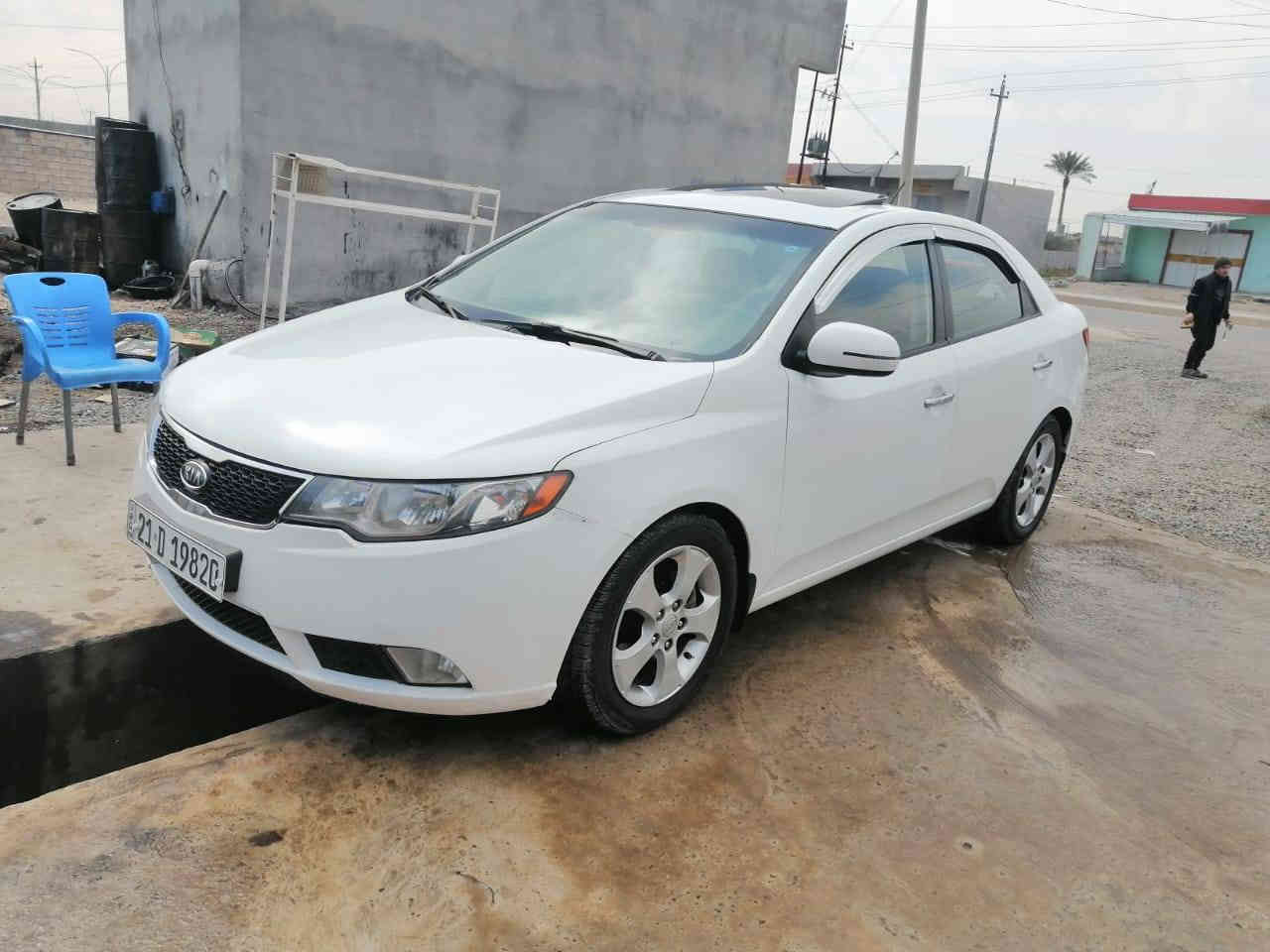 كيا سيراتو خليجي ٢٠١٢ للبيع مواصفات السياره سلايت محرك ١٦٠٠  دوش كير ٦ نمر السياره فول مواصفات فول تحكم ستيرن تبريد بيانو شفتات يدات نيكل مري شفط اشاير بالمري حساسات خلفيه داخل لونين  تخم تايرات امامي خلفي حداديه جديده ارقام سنويه كلها جديده بعض المواصفات الغير مذكوره   فقط عنوان السياره الشركاط السعر ١١٥ وبيه مجال بسيط جدا
للاستفسار ***********
