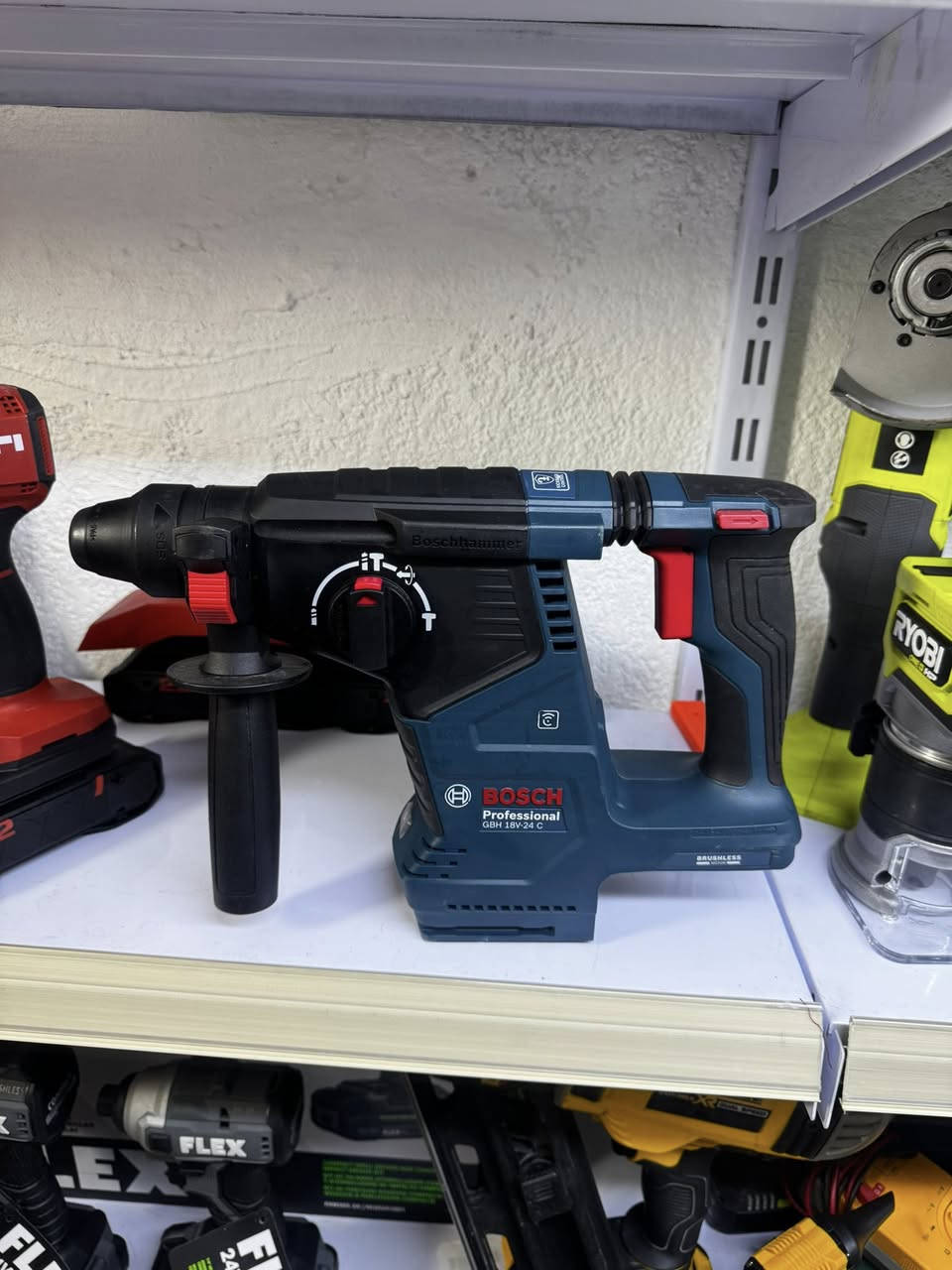 سلام عليكم اخوان
همر بوش 24 ملم برشلز جديد 
واي فاي 
اوتو ستوب 
مانع اهتزاز 
شاشه 
توصيل متوفر 
*********** واتساب
