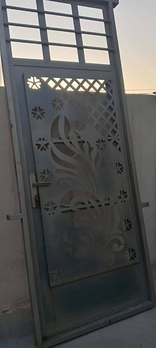 باب حديد جديده السعر 150الشراي يتصل ***********
