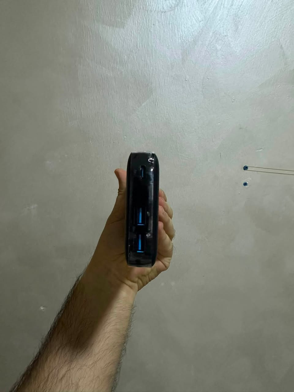 السلام عليكم
بور بنك 20000 mAh 
شركة anker اصلي 100%
السعر 45 بيها مجال جداً بسيط
***********
